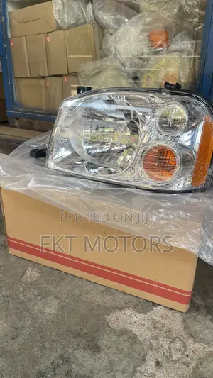Nissan Hardbody NP300 Headlight