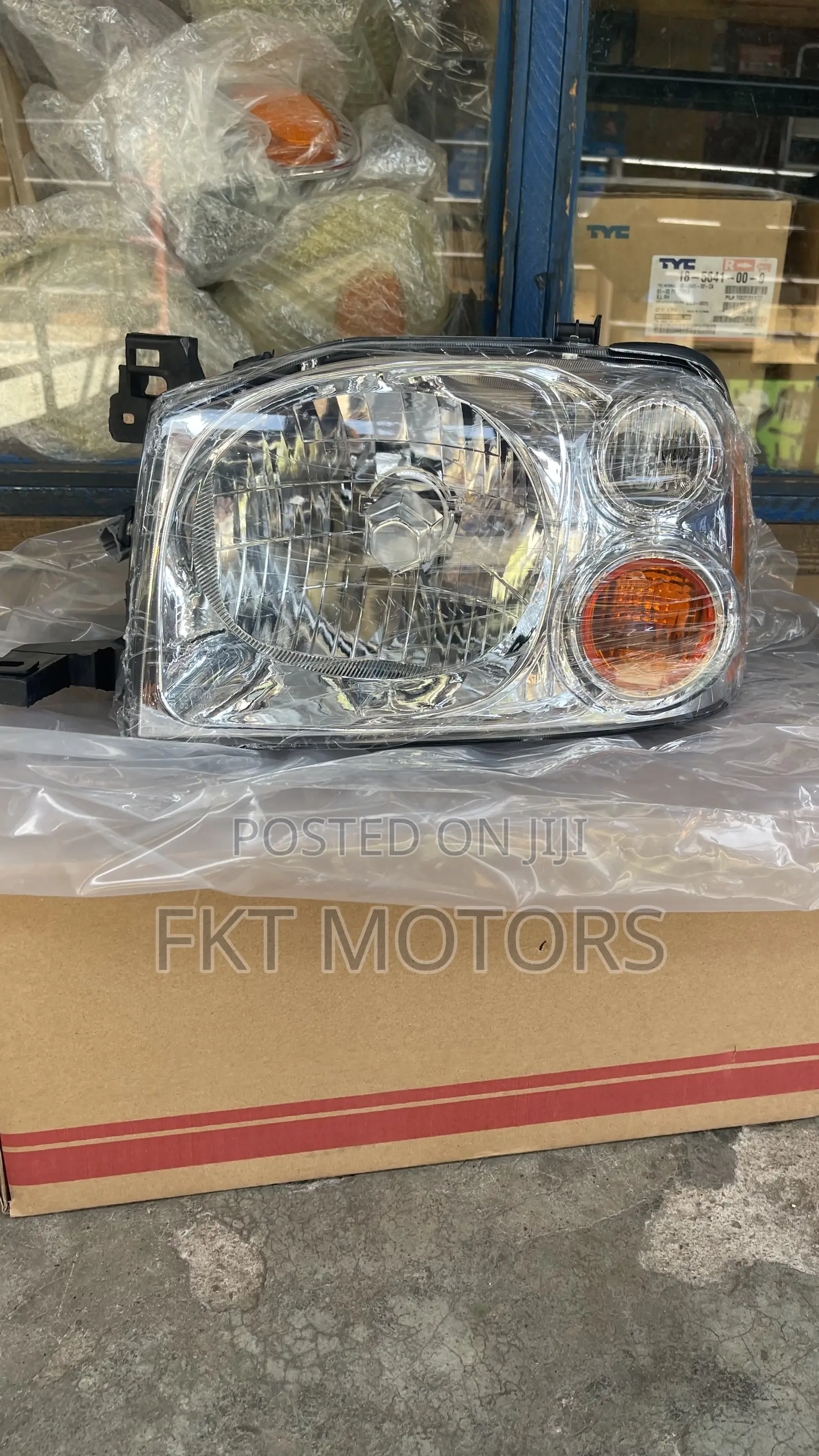 Nissan Hardbody NP300 Headlight