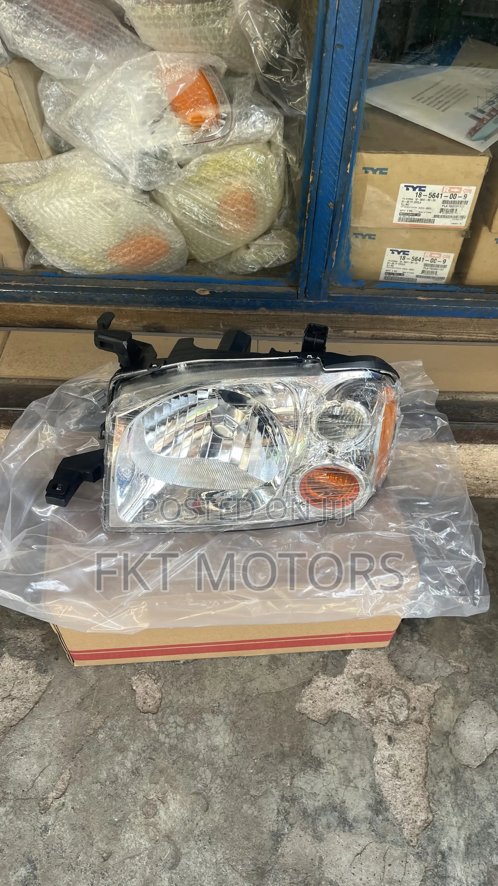 Nissan Hardbody NP300 Headlight