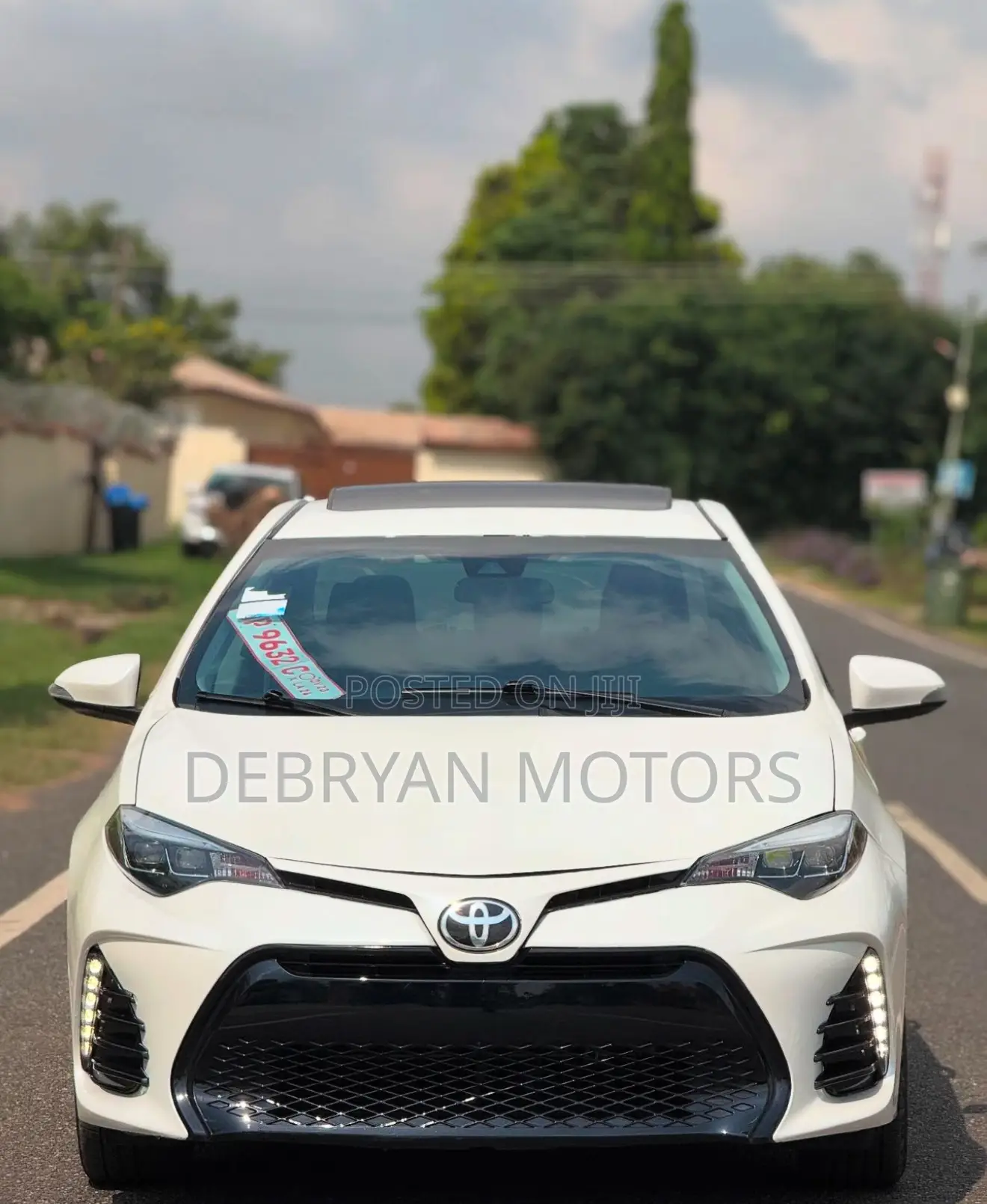 Toyota Corolla SE (1.8L 4cyl 6M) 2019 White
