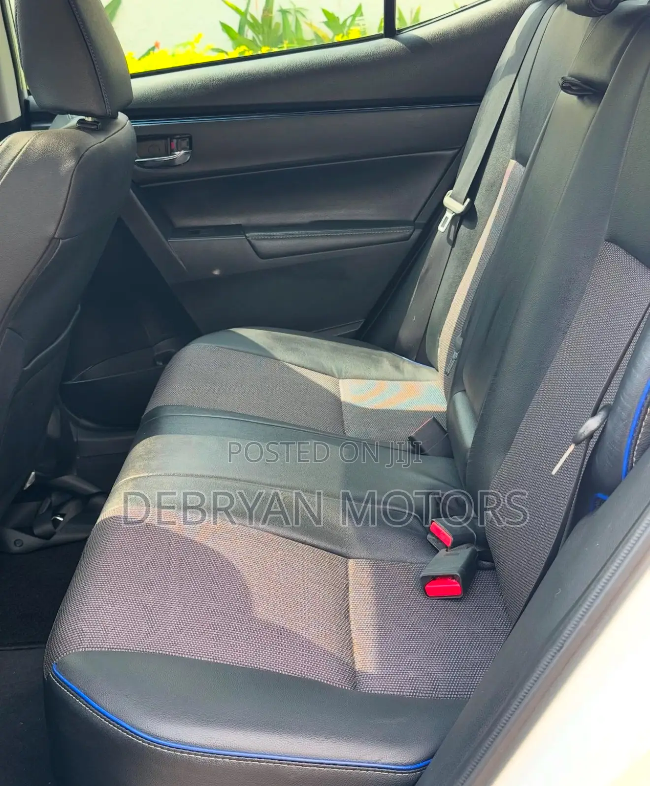 Toyota Corolla SE (1.8L 4cyl 6M) 2019 White