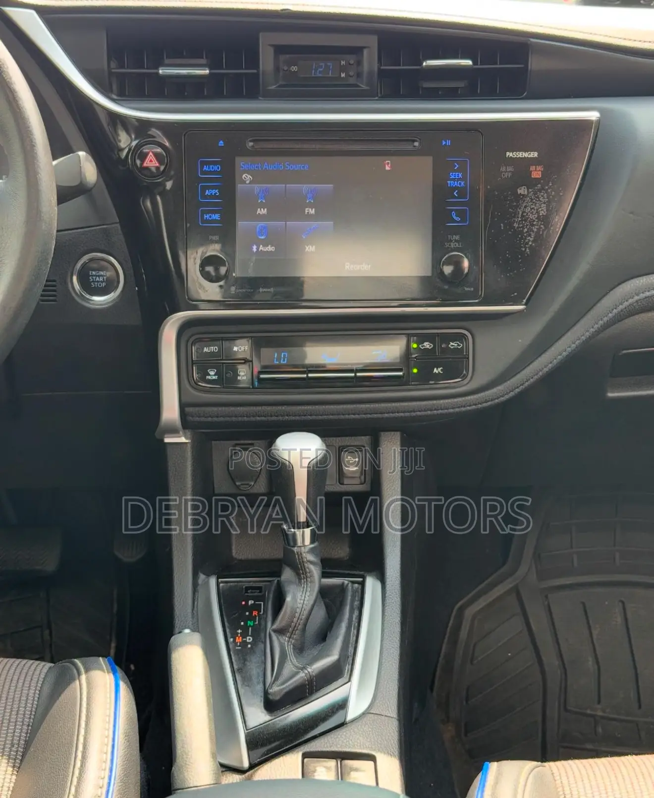 Toyota Corolla SE (1.8L 4cyl 6M) 2019 White