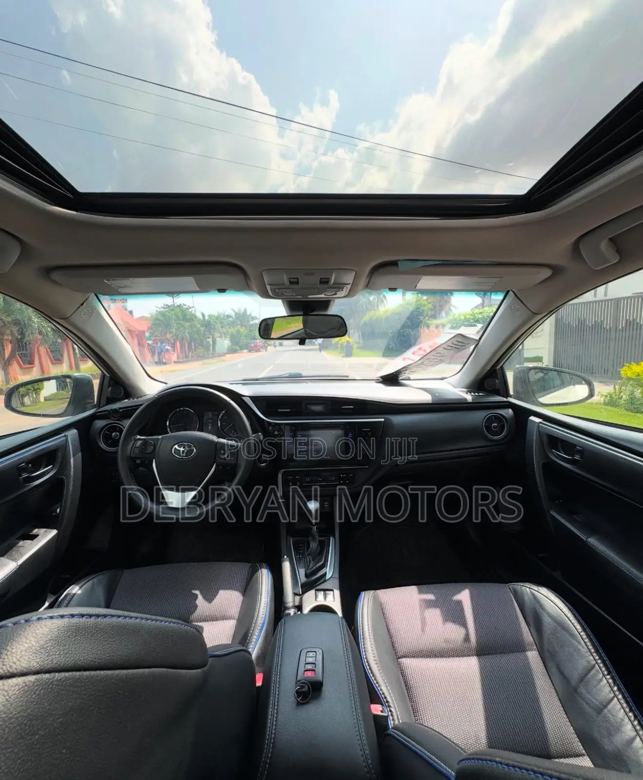 Toyota Corolla SE (1.8L 4cyl 6M) 2019 White