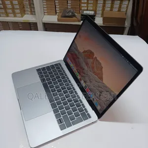 Laptop Apple MacBook Pro 2017 16GB Intel Core i7 SSD 500GB