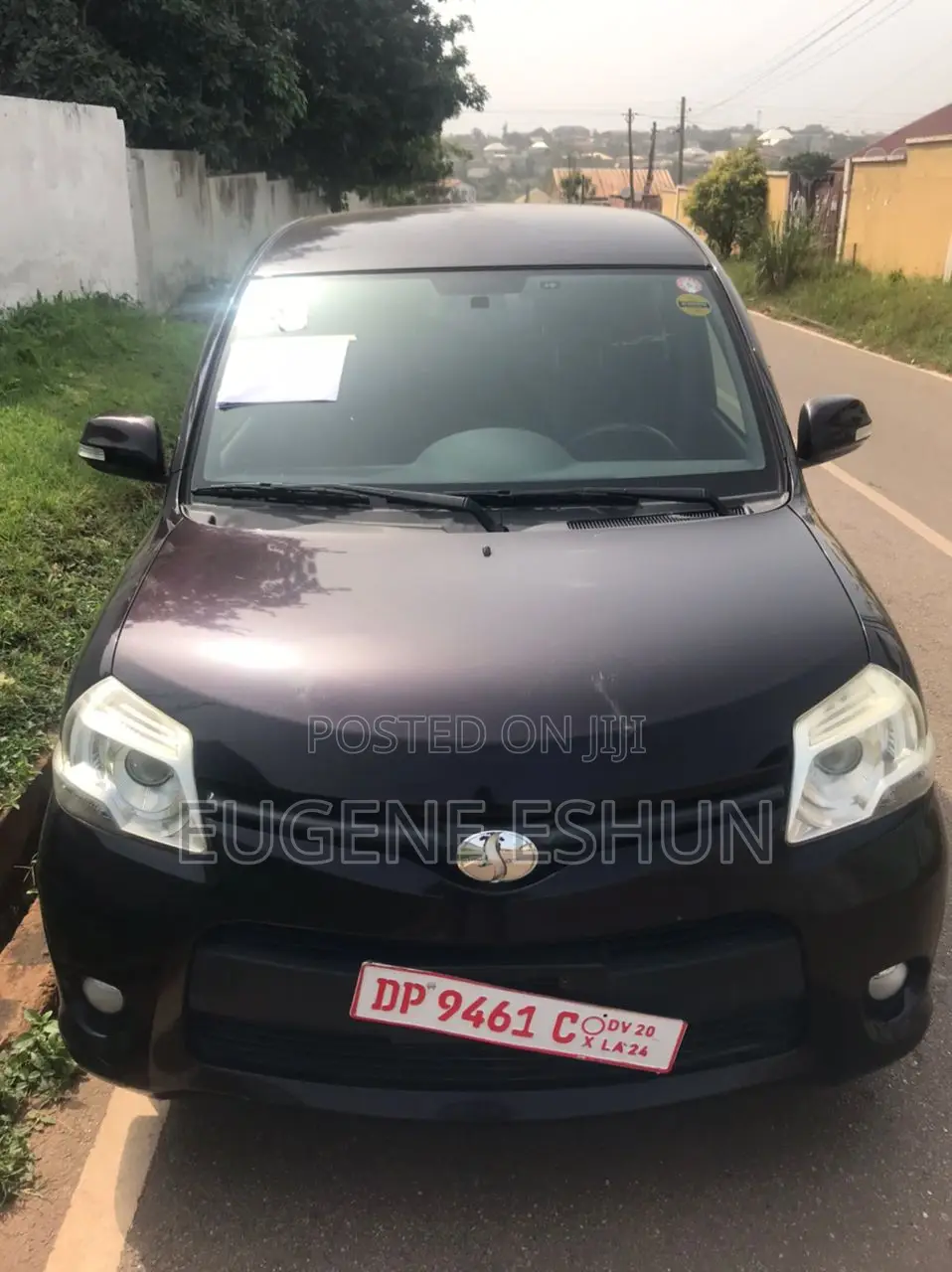 Toyota Sienta 2013 Burgundy