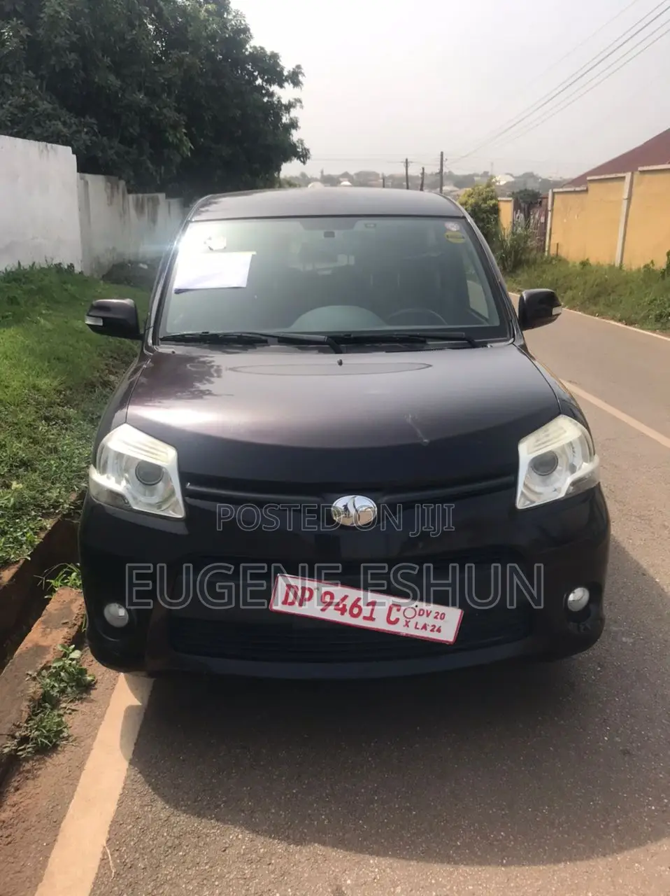 Toyota Sienta 2013 Burgundy