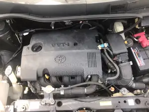 Toyota Sienta 2013 Burgundy