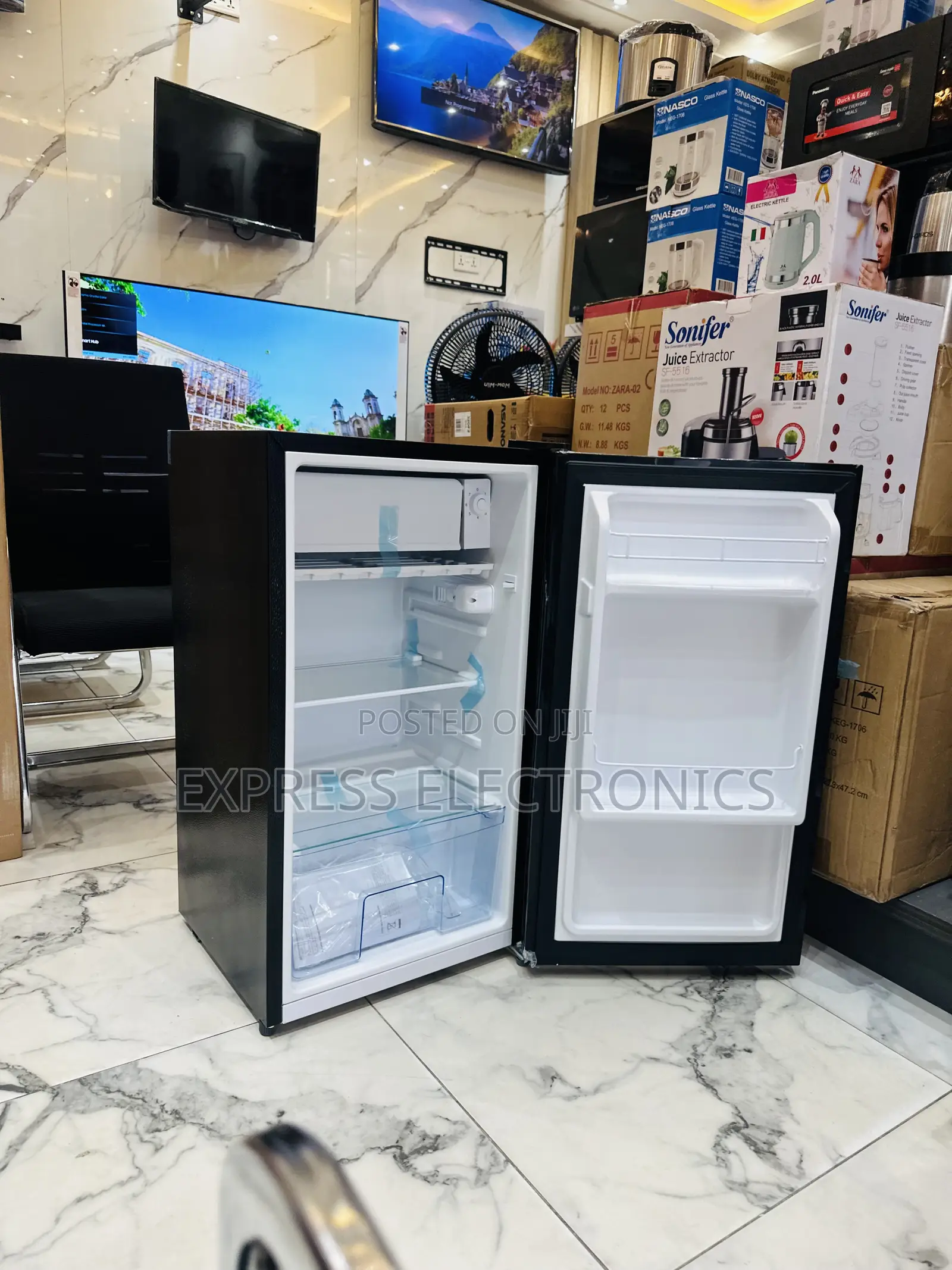 Fantastic Fridge Pearl Single Door Table Top Black.