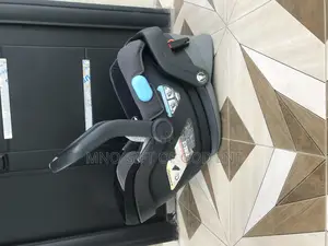 Uppababy Mesa New Born Baby Car Seat and Base