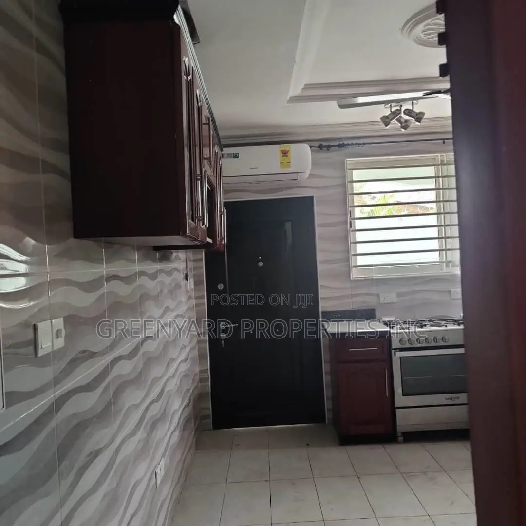 5bdrm House in A&C, East Legon for rent