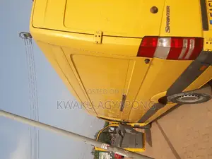 Mercedes-Benz Sprinter 2012 Yellow
