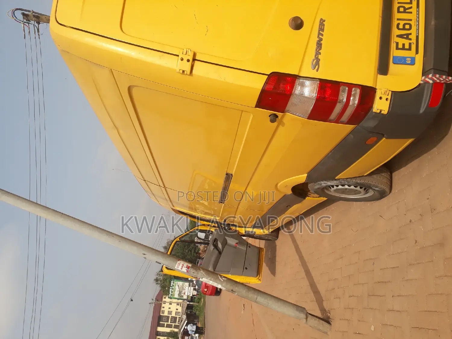 Mercedes-Benz Sprinter 2012 Yellow