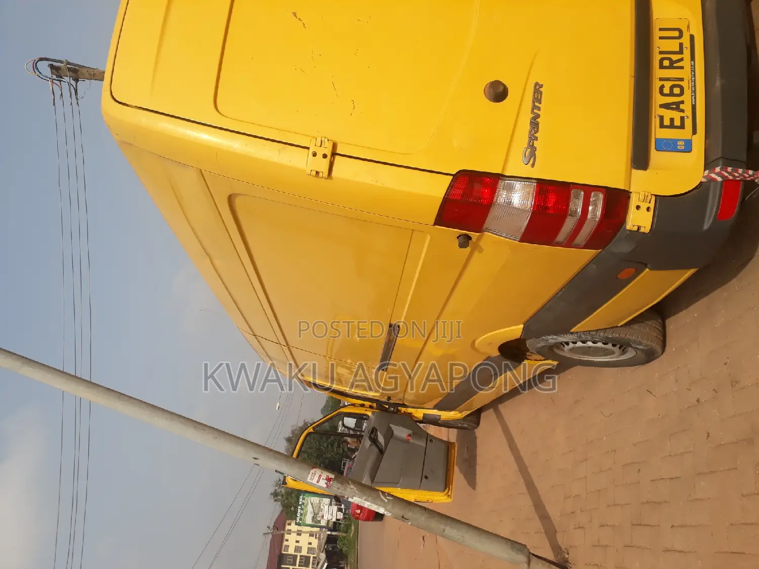 Mercedes-Benz Sprinter 2012 Yellow