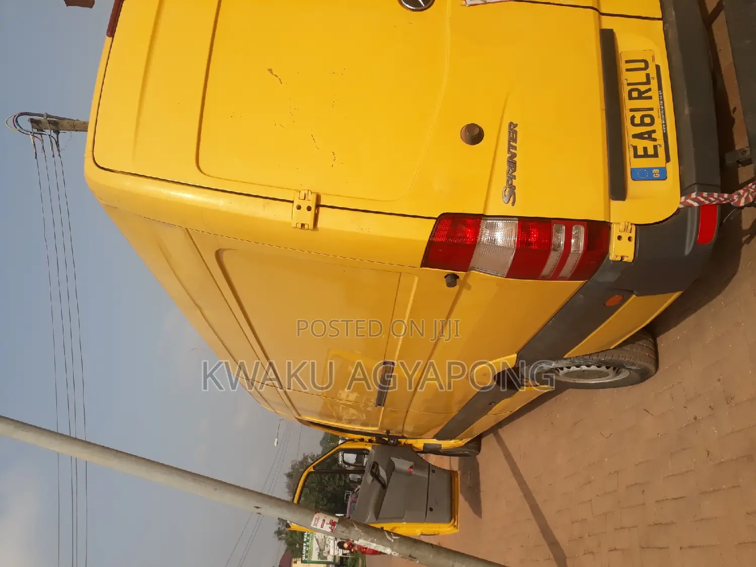 Mercedes-Benz Sprinter 2012 Yellow