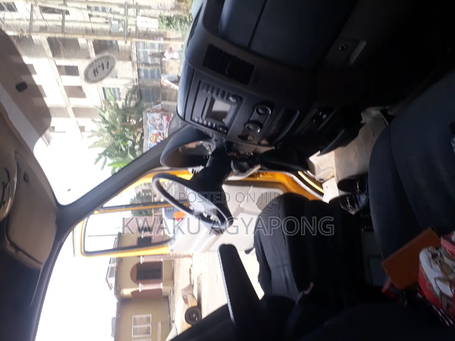 Mercedes-Benz Sprinter 2012 Yellow
