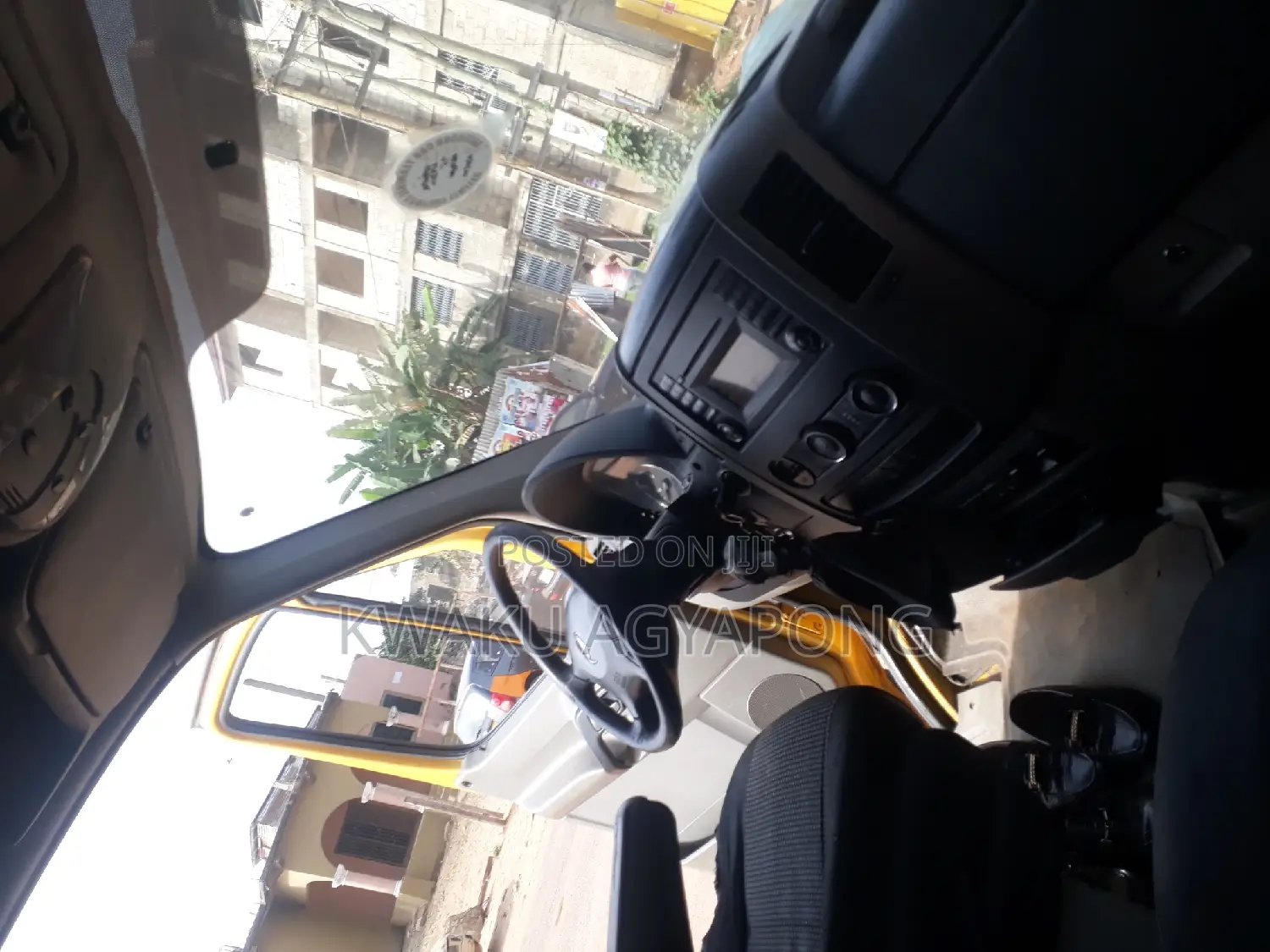 Mercedes-Benz Sprinter 2012 Yellow
