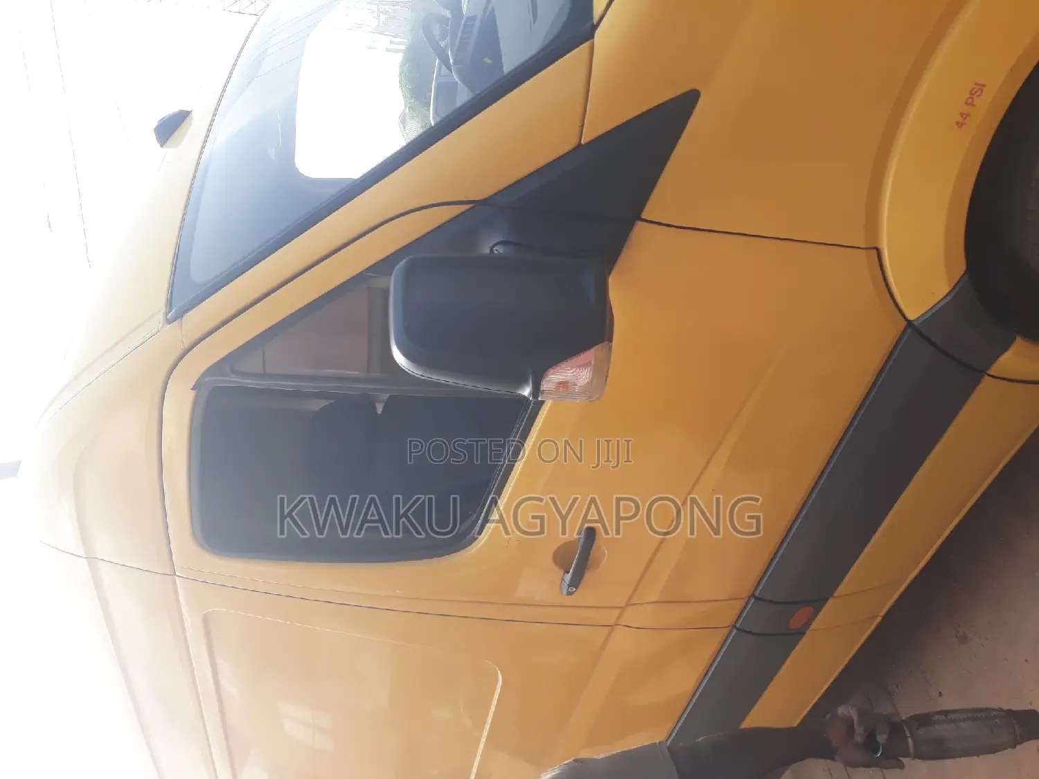 Mercedes-Benz Sprinter 2012 Yellow