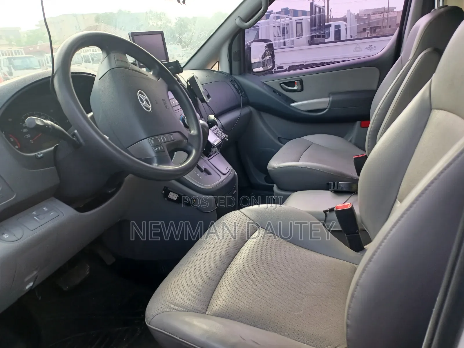 Hyundai Starex 2012 White