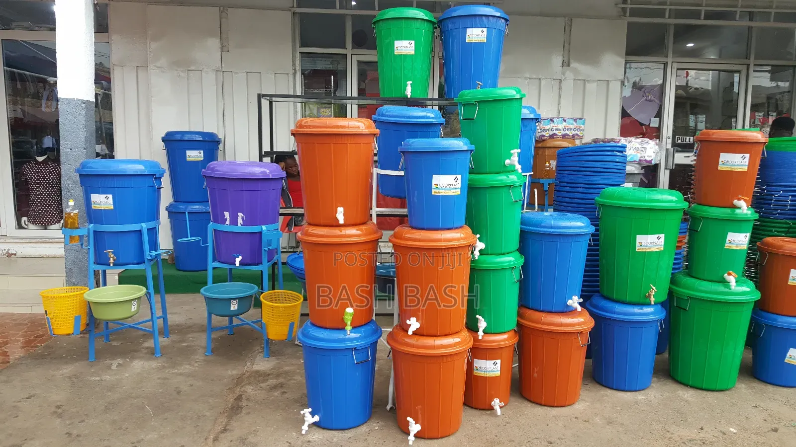 Veronica Bucket With Stand (Complete Set) - We Deliver Anyway