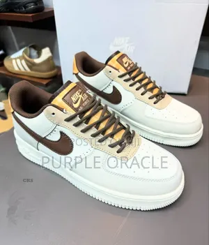 Nike's Everyday Comfort Sneakers for Gentlemen.