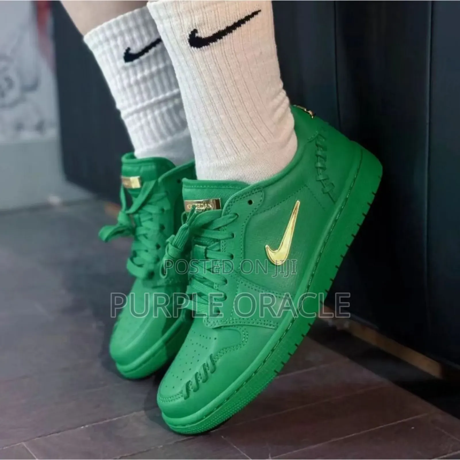 Nike's Everyday Comfort Sneakers for Gentlemen.