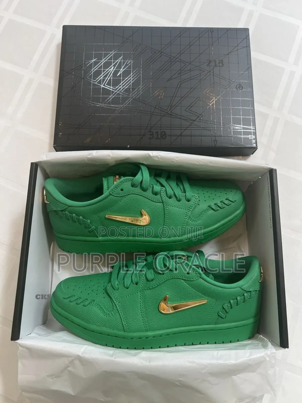 Nike's Everyday Comfort Sneakers for Gentlemen.