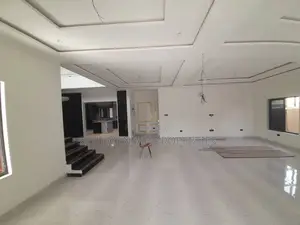 4bdrm Mansion in Skm, Ashomang Estate for sale