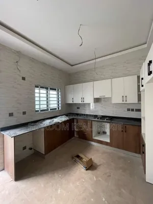 3bdrm Duplex in Com18, Spintex for sale