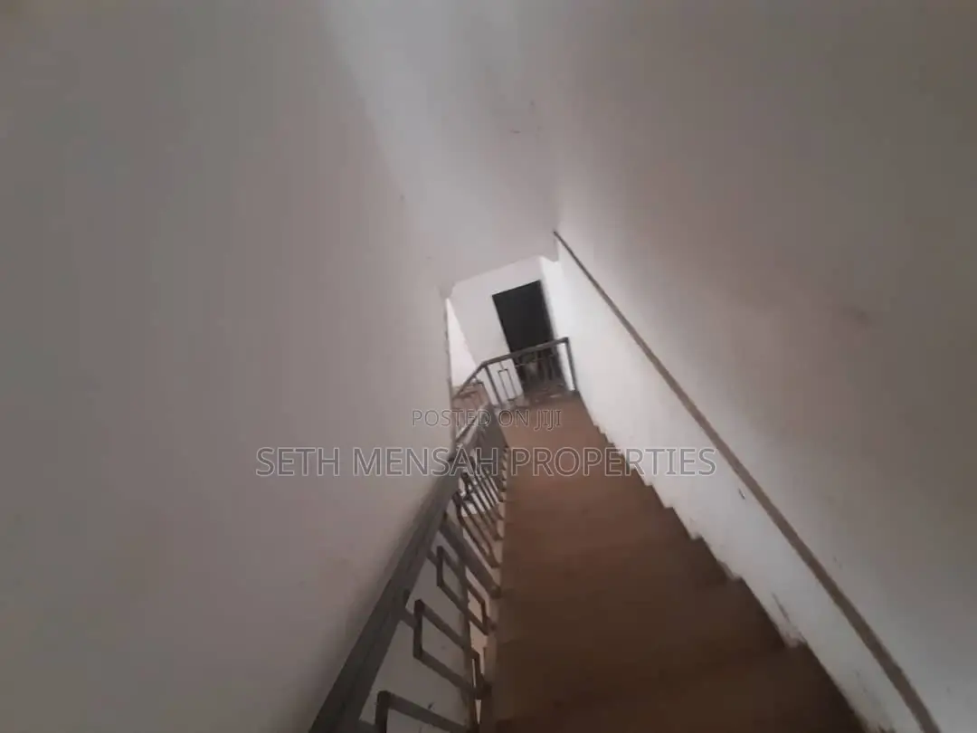 3bdrm Townhouse/Terrace in Skm, Haatso for sale