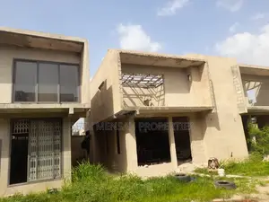 3bdrm Townhouse/Terrace in Skm, Haatso for sale