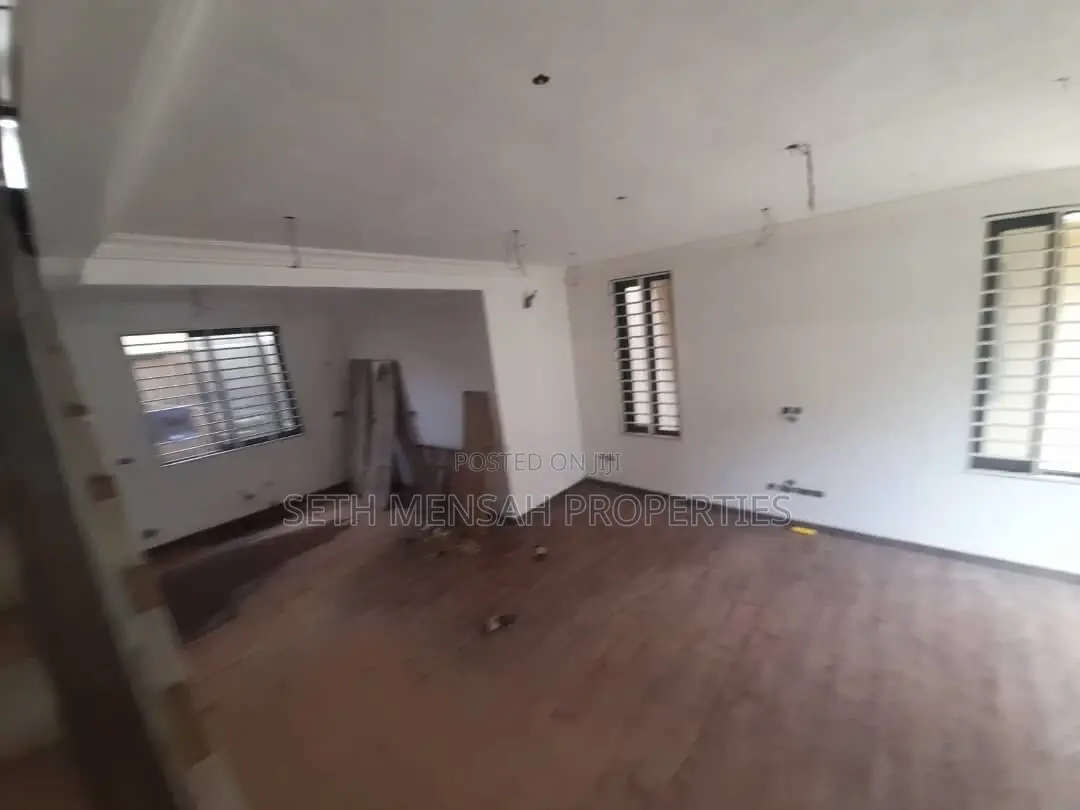3bdrm Townhouse/Terrace in Skm, Haatso for sale