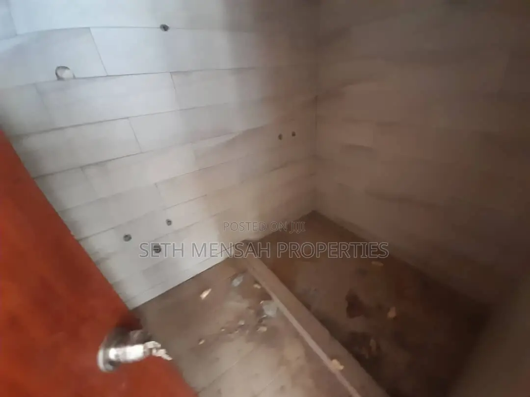 3bdrm Townhouse/Terrace in Skm, Haatso for sale
