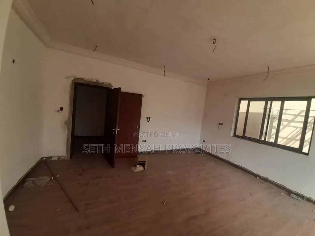 3bdrm Townhouse/Terrace in Skm, Haatso for sale