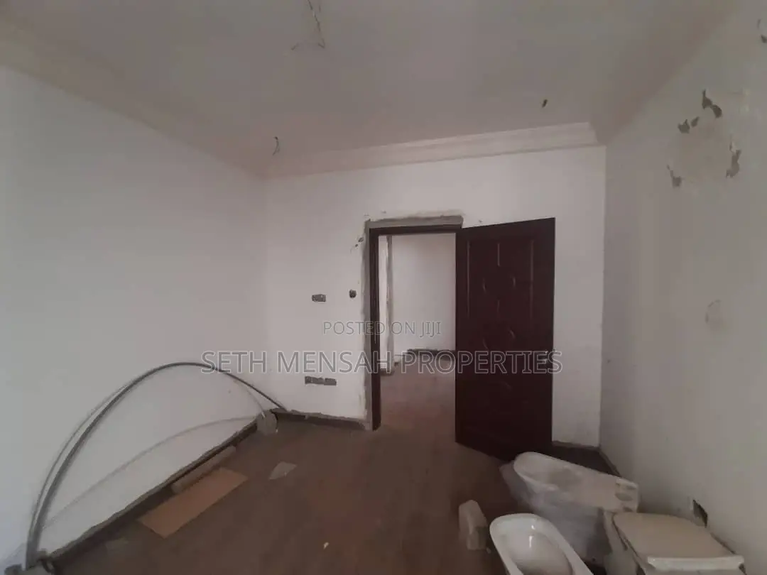 3bdrm Townhouse/Terrace in Skm, Haatso for sale