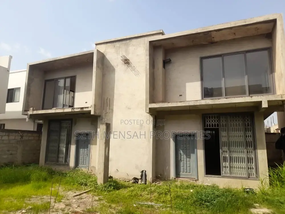 3bdrm Townhouse/Terrace in Skm, Haatso for sale