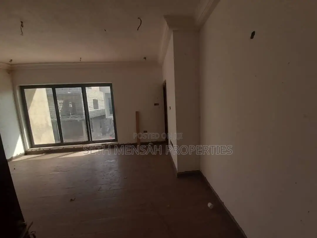 3bdrm Townhouse/Terrace in Skm, Haatso for sale
