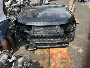 Range Rover Velar 2018 Front Cut and Engine