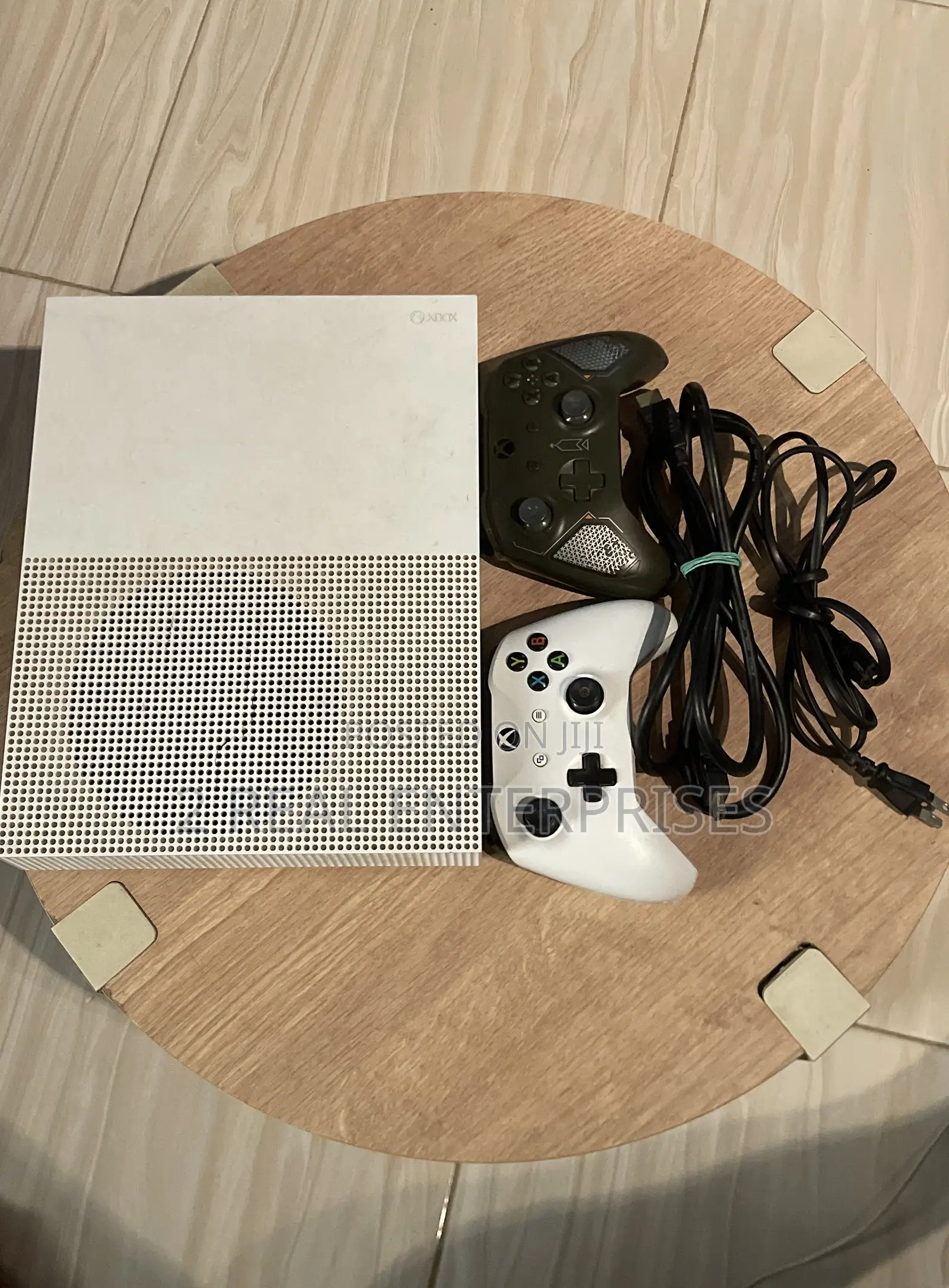 Xbox One S With 2 Wireless Controllers, 6 Offline Games Uk