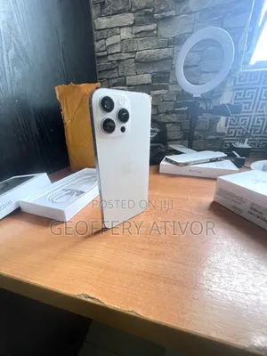 New Apple iPhone 16 Pro Max 1 TB White