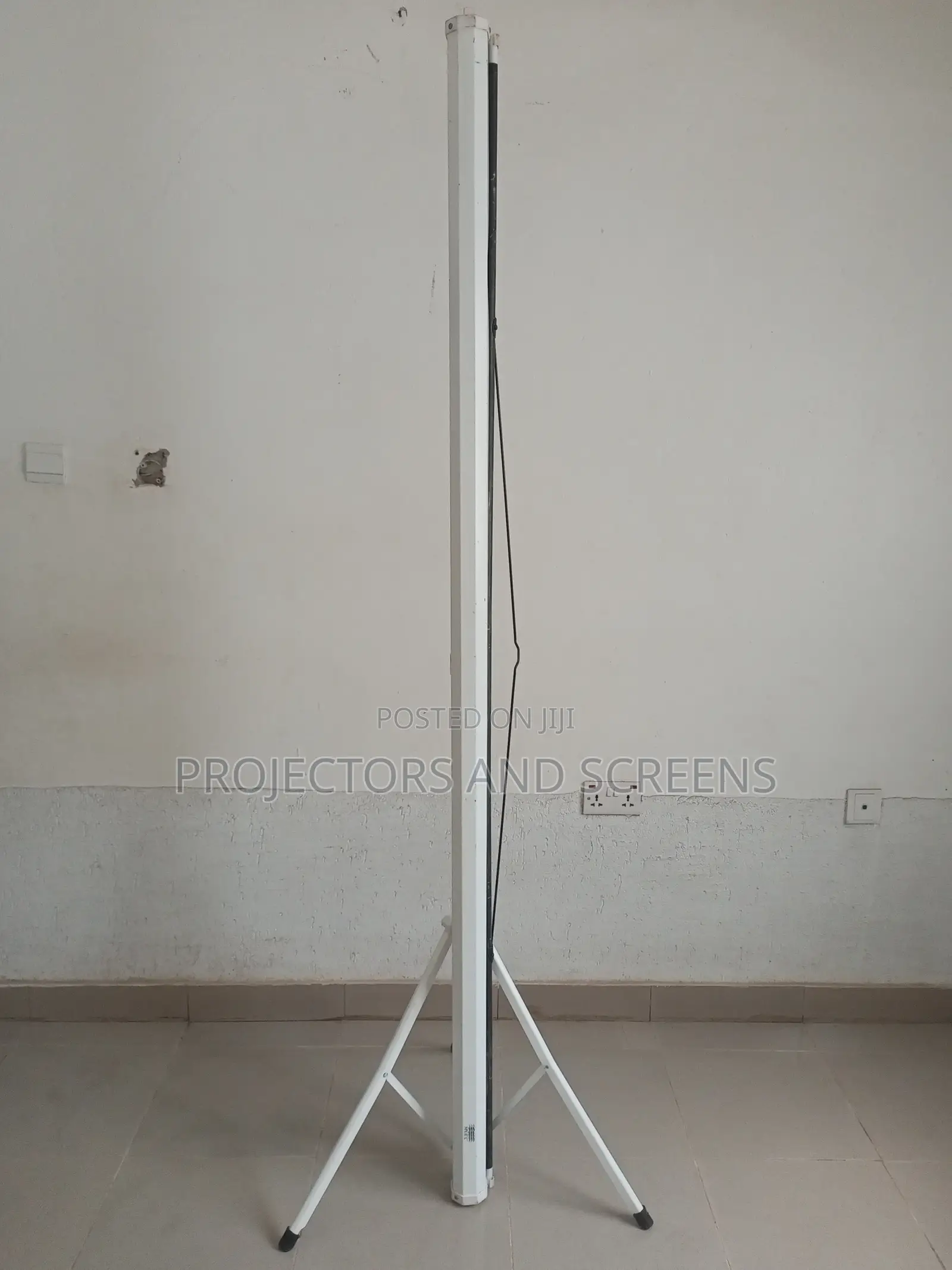 Tripod Projector Screen Rent