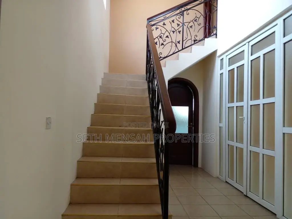 4bdrm House in Skm, Cantonments for rent