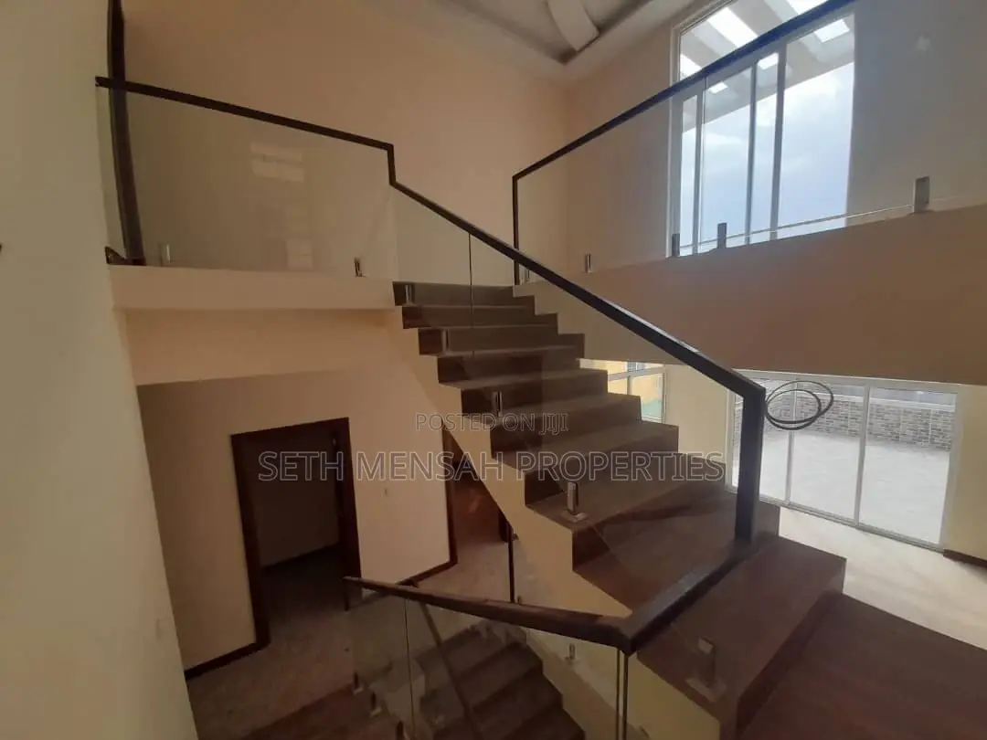 4bdrm House in Skm, East Legon for sale