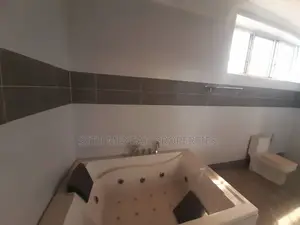 4bdrm House in Skm, East Legon for sale