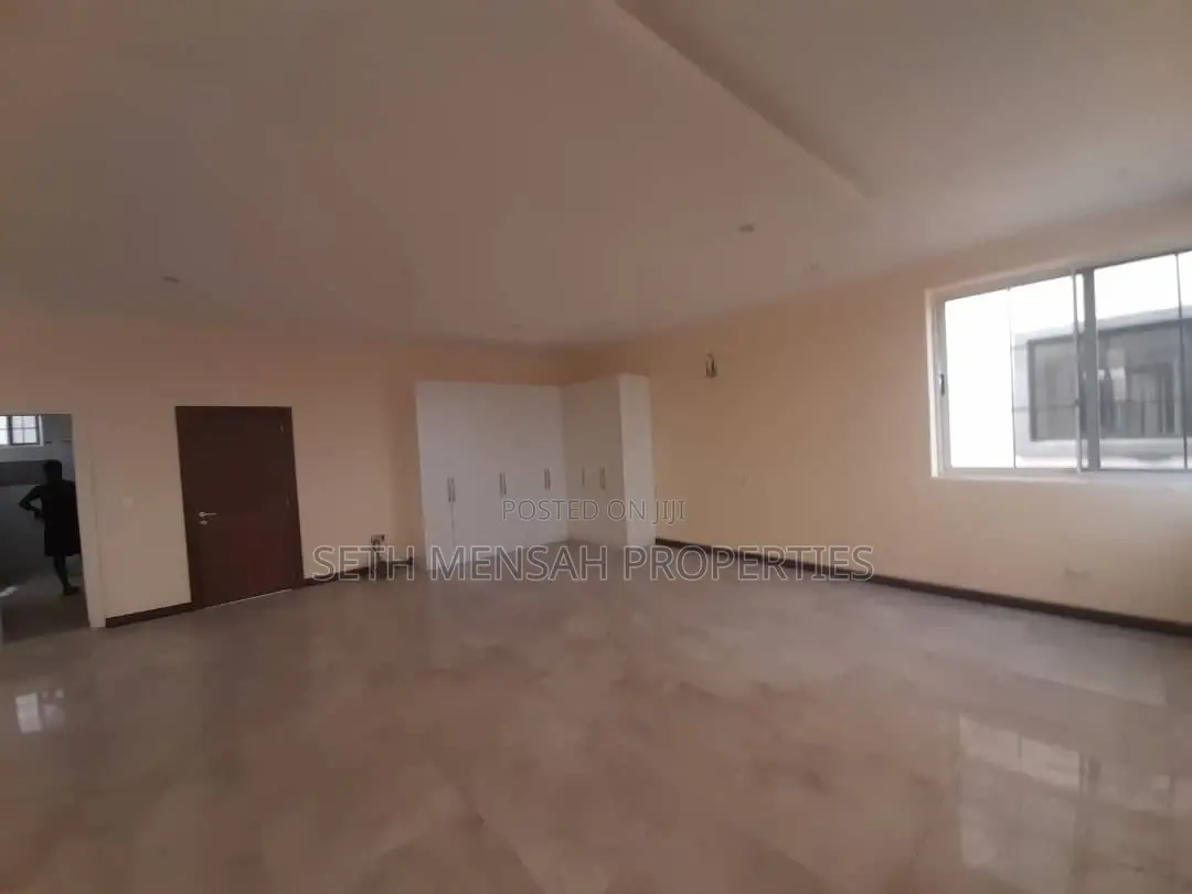 4bdrm House in Skm, East Legon for sale