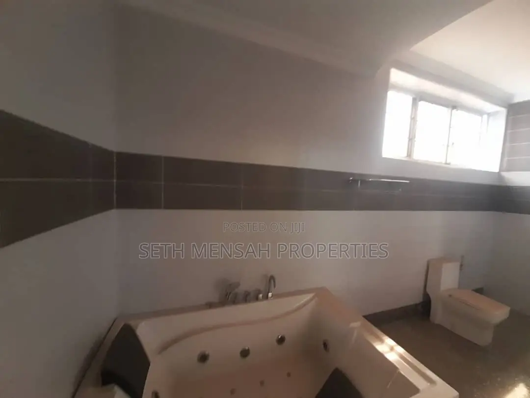 4bdrm House in Skm, East Legon for sale