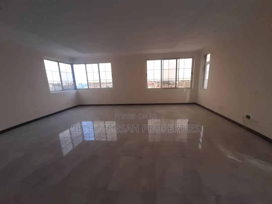 4bdrm House in Skm, East Legon for sale