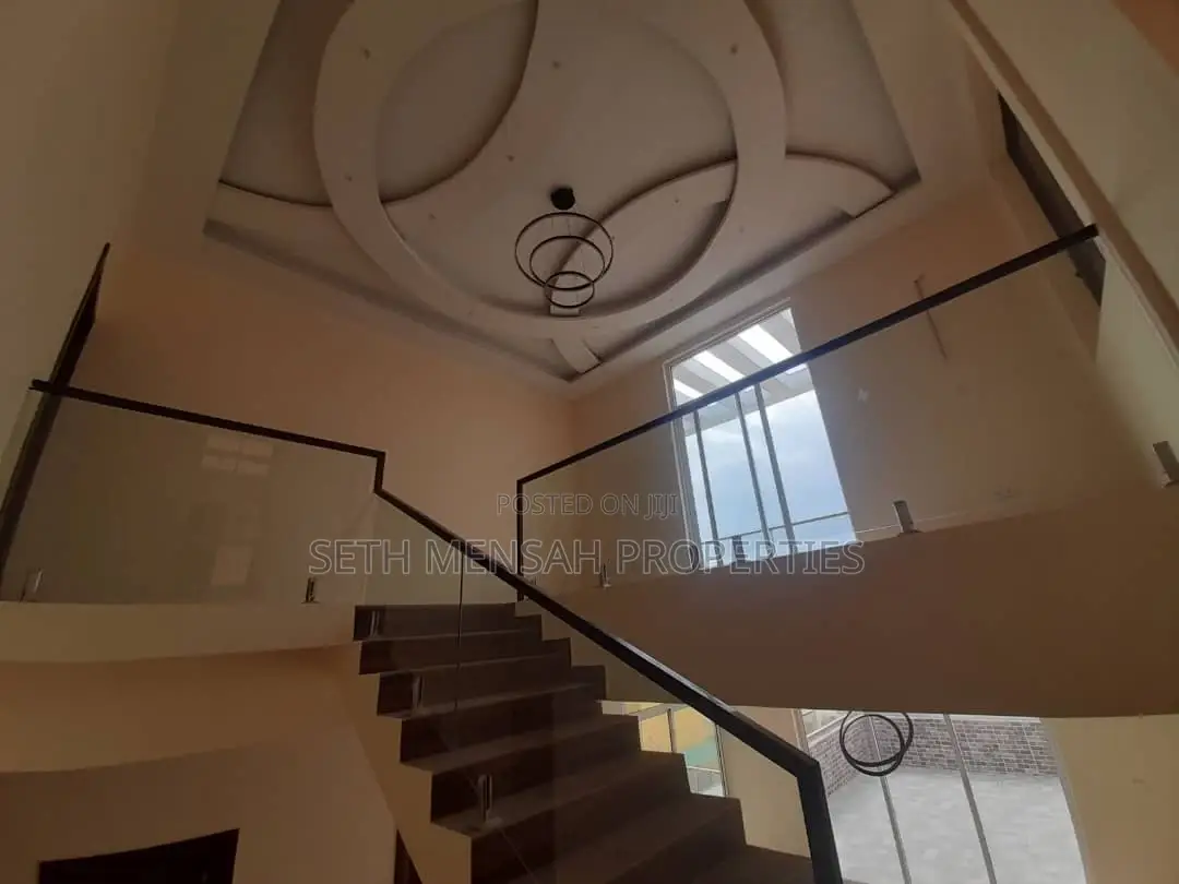4bdrm House in Skm, East Legon for sale