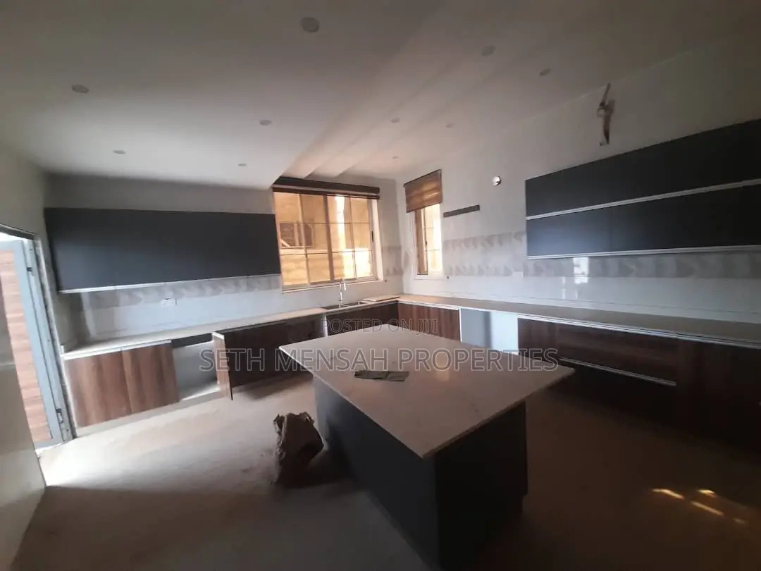 4bdrm House in Skm, East Legon for sale