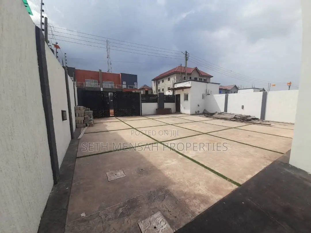 4bdrm House in Skm, East Legon for sale