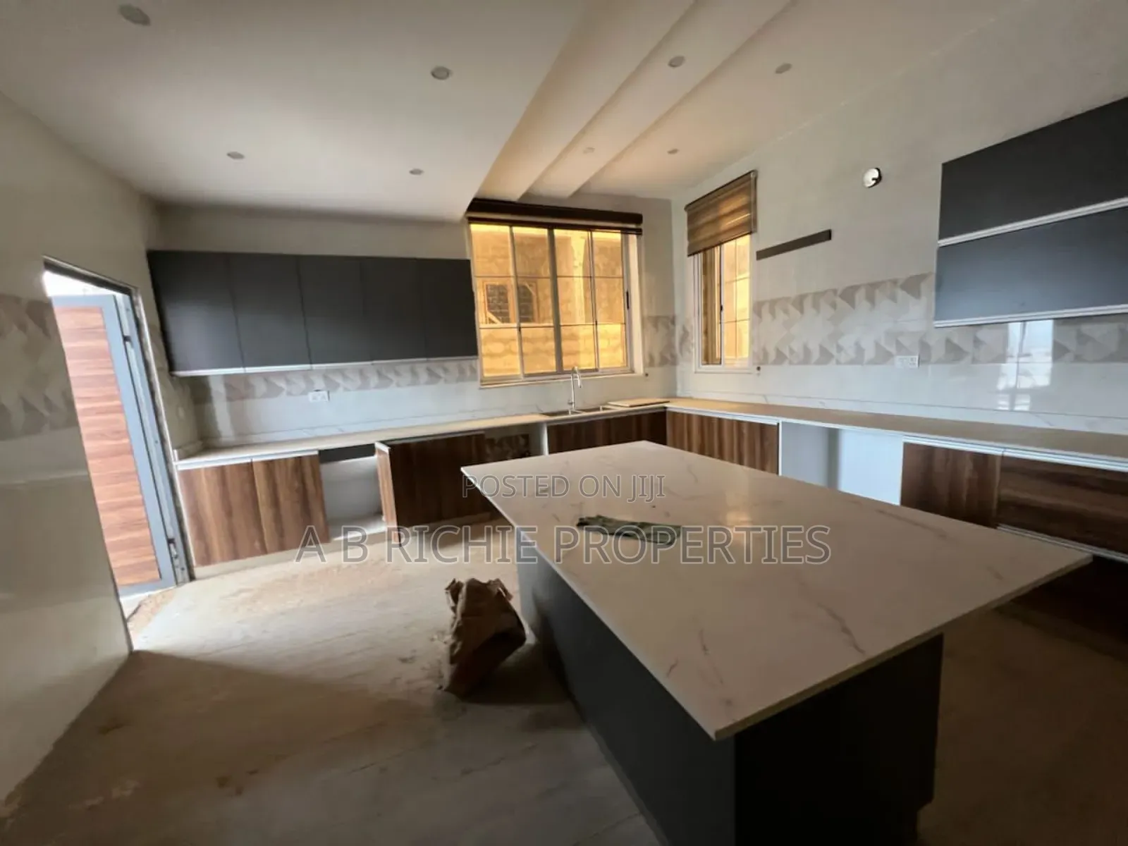 4bdrm Penthouse in Ab Richie Properties, East Legon for sale